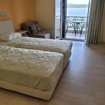 Aparthotel Logan's 2*