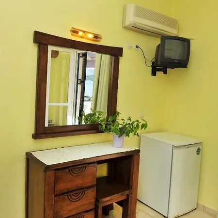 Logan's Aparthotel 2*