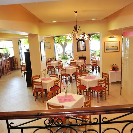 Logan's Aparthotel Nydri (Lefkada)