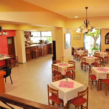 Logan's Lägenhetshotell Nidhrion